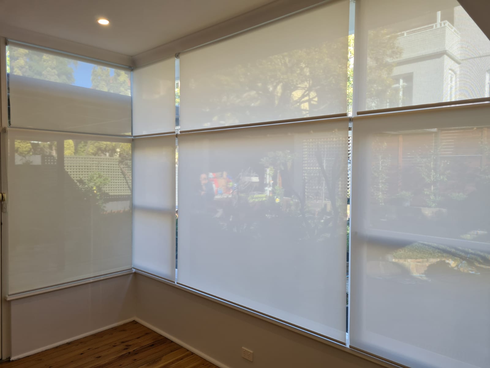 Express Roller Blind - Corrida Sunscreen Super White